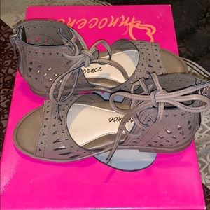 SOLD‼️ Ankle laced sandals